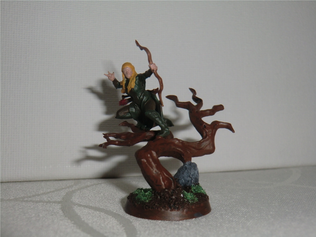 Mirkwood ranger on tree #2 pose 1